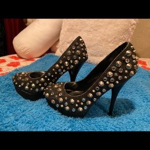 some shiny charcoal black gothic style heels with pointed decoration